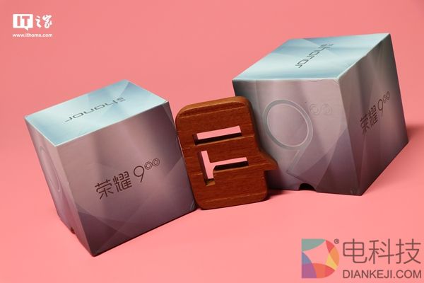 IT之家荣耀9手机发布会邀请函实拍:好香……