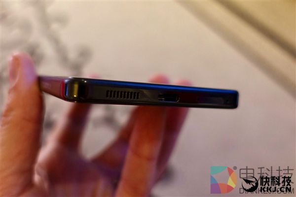 安卓之父手机Essential Phone真机上手