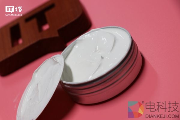 IT之家荣耀9手机发布会邀请函实拍:好香……