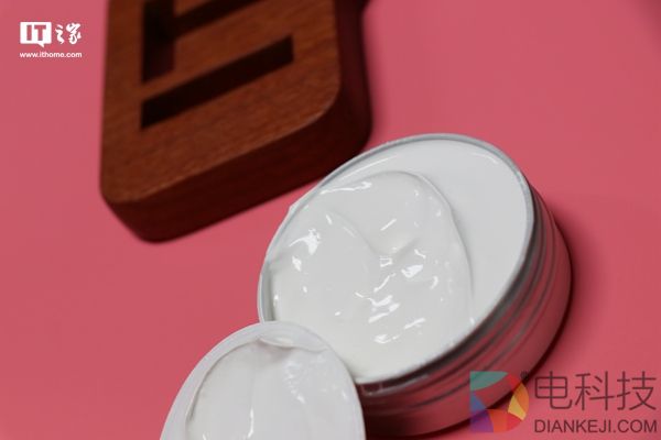 IT之家荣耀9手机发布会邀请函实拍:好香……