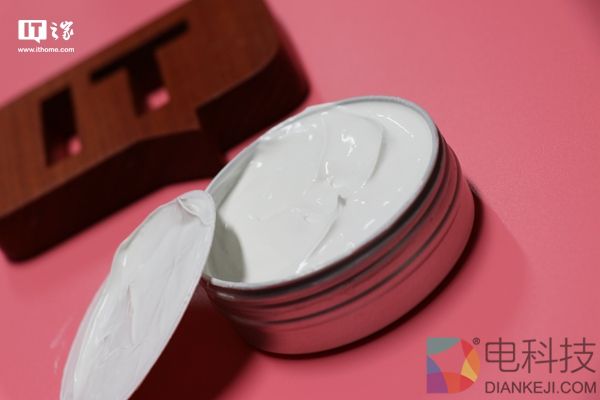 IT之家荣耀9手机发布会邀请函实拍：好香……