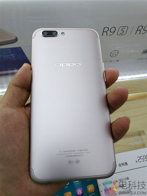 充电5分钟通话2小时！OPPO自曝R11：3000mAh超大电池