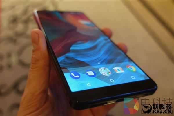安卓之父手机Essential Phone真机上手