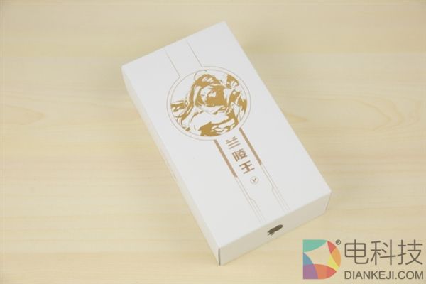 《王者荣耀》定制版iPhone 7 Plus真机图赏！开机后太酷