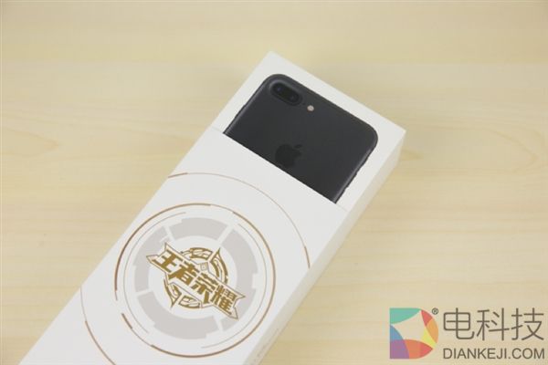 《王者荣耀》定制版iPhone 7 Plus真机图赏！开机后太酷