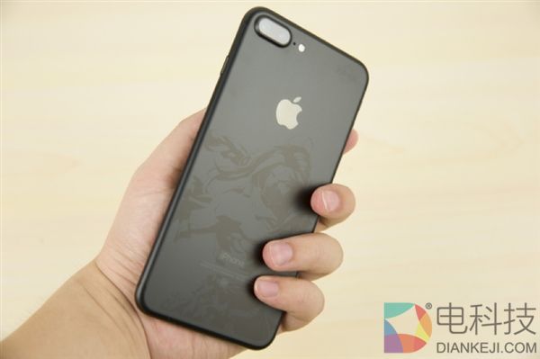 《王者荣耀》定制版iPhone 7 Plus真机图赏！开机后太酷