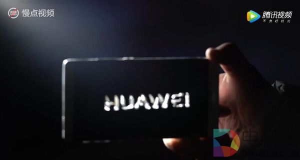 网友嫌华为手机Logo不够大气 用水刀重新刻了一个