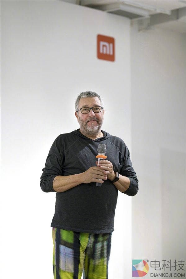 小米自曝小米MIX 2！一面屏幕一片玻璃的美好想象