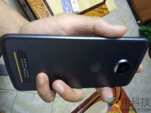心疼ZUK复活！联想Moto Z2 Play国行曝光：不便宜