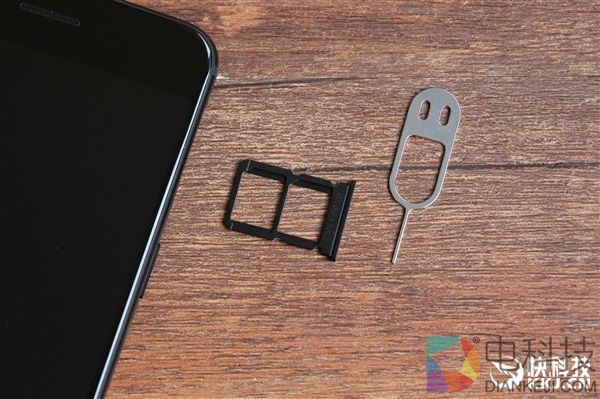 8GB内存!一加5星辰黑版开箱图赏:手感更TM爽