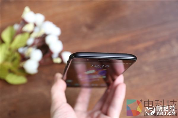 8GB内存!一加5星辰黑版开箱图赏:手感更TM爽