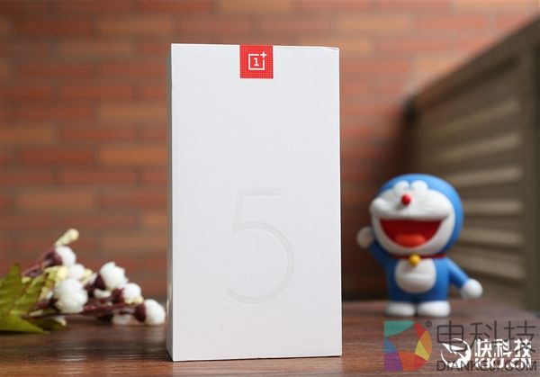 8GB内存!一加5星辰黑版开箱图赏:手感更TM爽