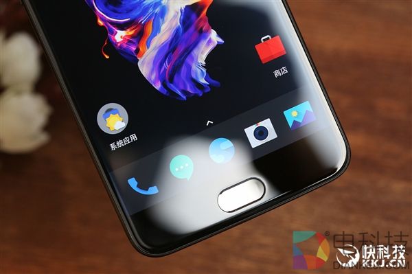 8GB内存!一加5星辰黑版开箱图赏:手感更TM爽