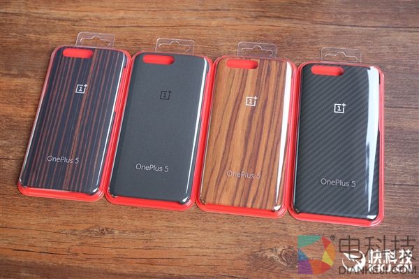 8GB内存!一加5星辰黑版开箱图赏:手感更TM爽