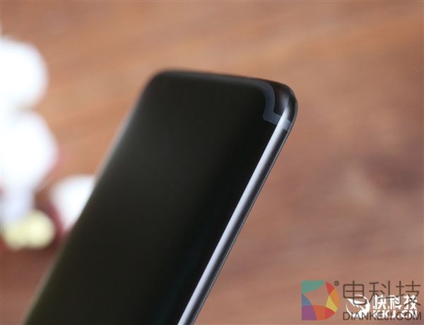 8GB内存!一加5星辰黑版开箱图赏:手感更TM爽