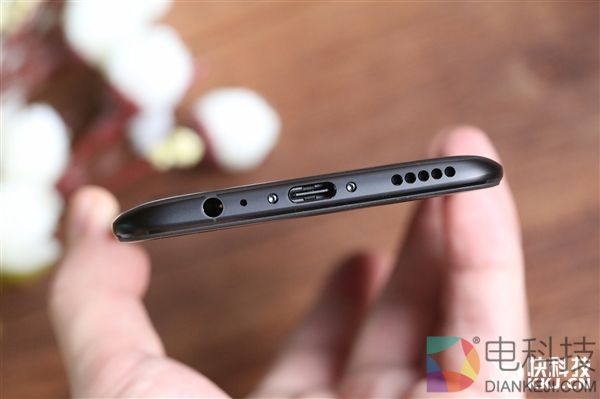 8GB内存!一加5星辰黑版开箱图赏:手感更TM爽