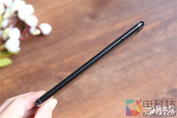 8GB内存!一加5星辰黑版开箱图赏:手感更TM爽