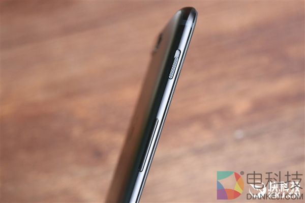 8GB内存!一加5星辰黑版开箱图赏:手感更TM爽