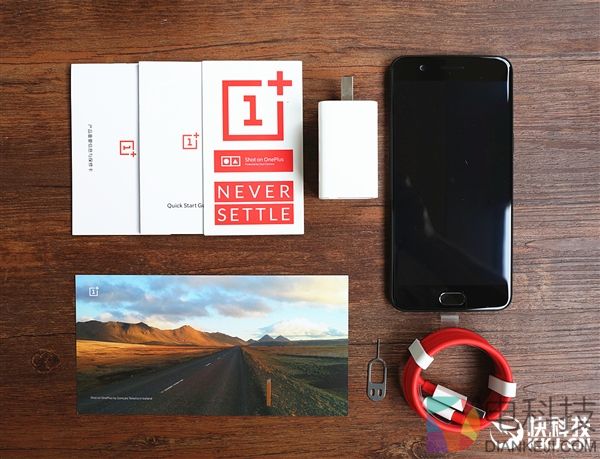 8GB内存!一加5星辰黑版开箱图赏:手感更TM爽