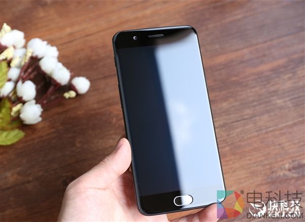 8GB内存!一加5星辰黑版开箱图赏:手感更TM爽