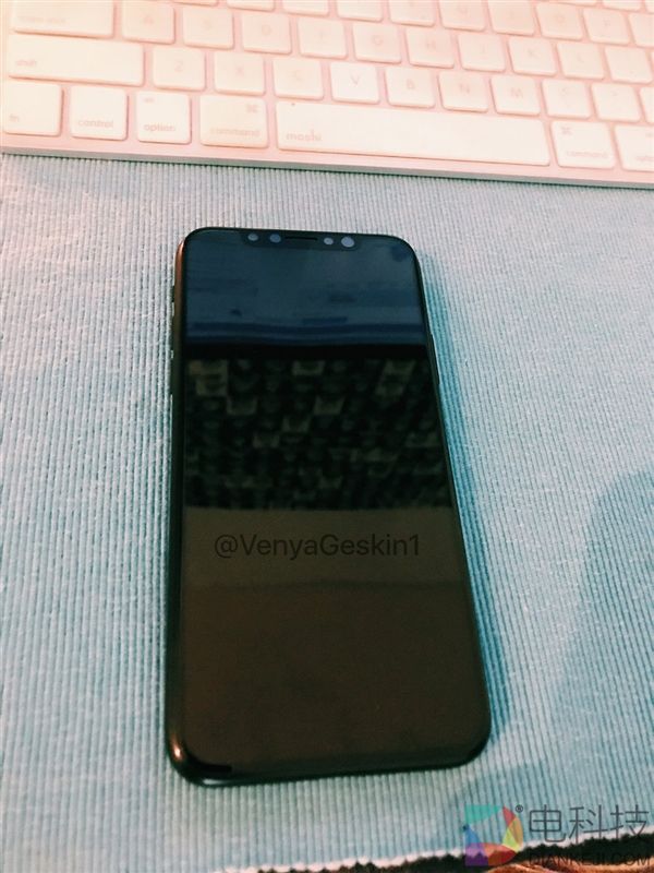 单手无压力！5.8寸iPhone 8“亮屏