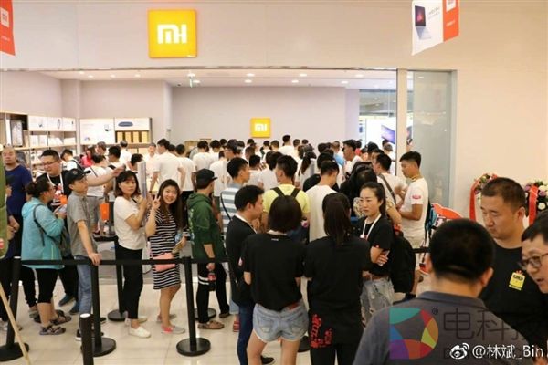 小米转型里程碑！一天小米之家7店开业：华为OV小心了
