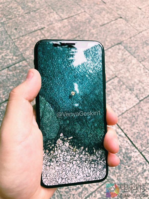 单手无压力！5.8寸iPhone 8“亮屏"照：屏占比夸张