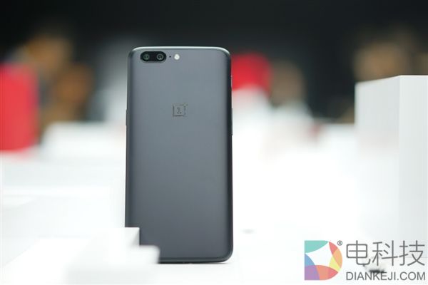 亚马逊自当黄牛：一加5现货溢价66%、多花一部小米6的钱