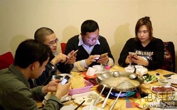 每天3小时 中国人沉迷手机全球第二！你能看多久？