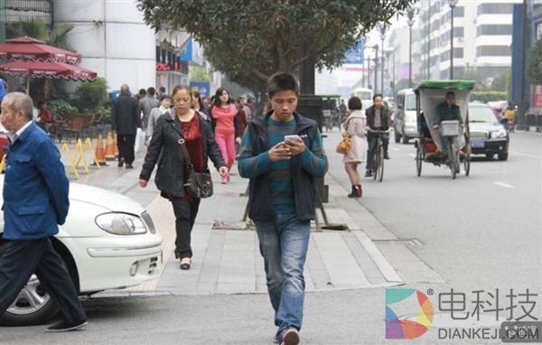 每天3小时 中国人沉迷手机全球第二！第一竟是...