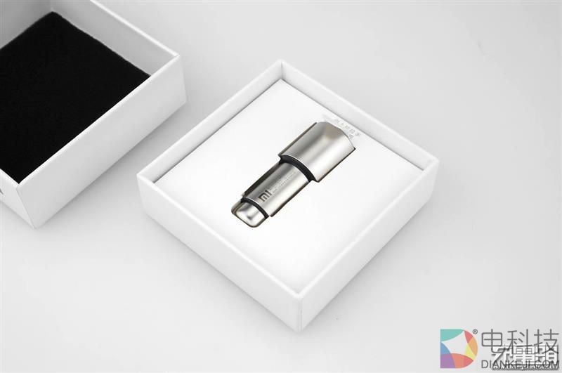 小米车载充电器快充版CZCDQ02ZM拆解评测