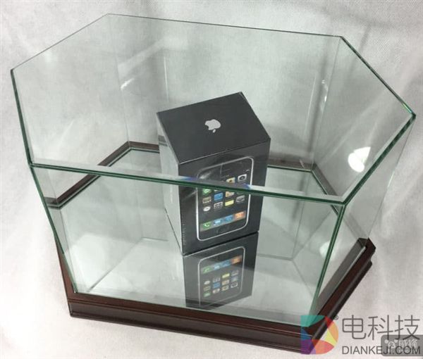 初代iPhone已热起来 有的标价近2万美元