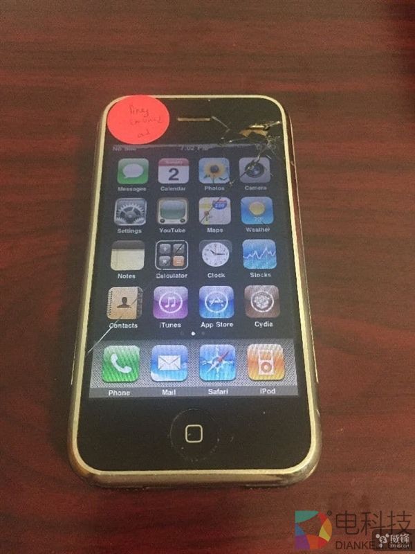 初代iPhone已热起来 有的标价近2万美元