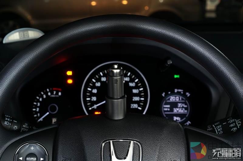 价格屠夫：小米车载充电器快充版拆解评测