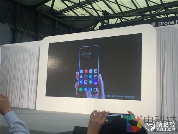 全面屏绝配！vivo全球首发隐形指纹技术：湿手可解锁 