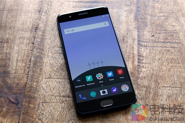 蜜汁尴尬！老外发现一加5拨911救命电话居然自动重启