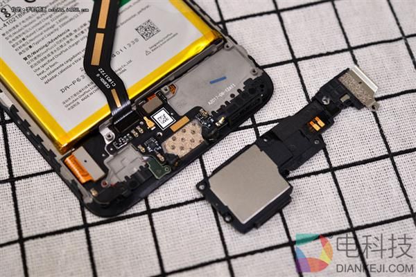 屏幕真的装反了?一加5真机拆解 寻找真相