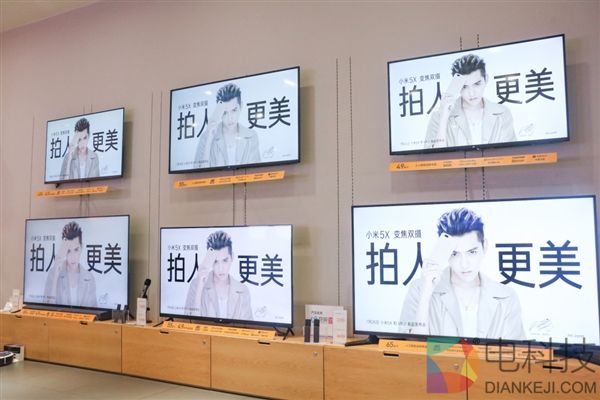 吴亦凡“攻占”小米之家 满眼都是freestyle