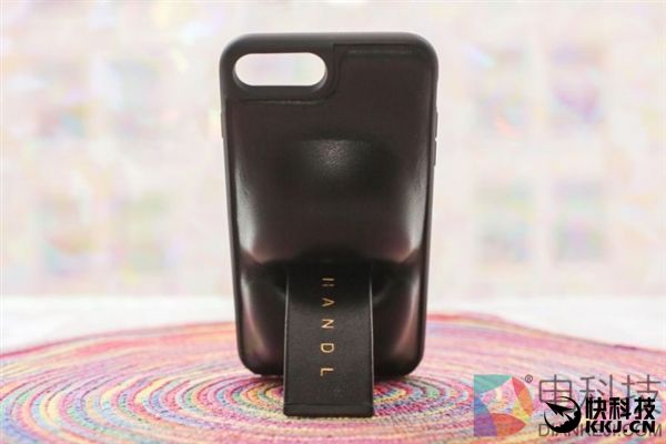 最舒服的手机背部该是这样：奇葩的臀部保护壳