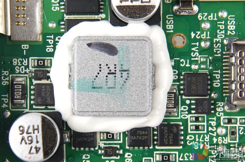 拆解华为用料做好的移动电源：赏心悦目