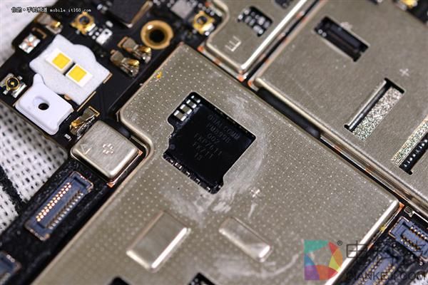 屏幕真的装反了?一加5真机拆解 寻找真相