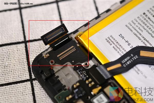 屏幕真的装反了?一加5真机拆解 寻找真相