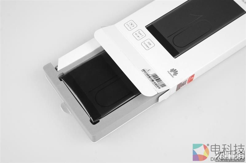 拆解华为用料做好的移动电源：赏心悦目