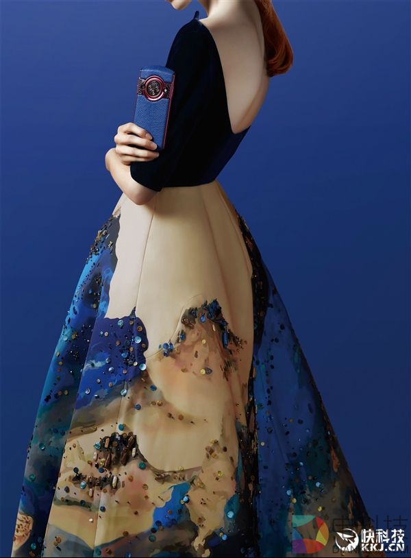 8848钛金手机定制版图赏:华丽洋模特助阵