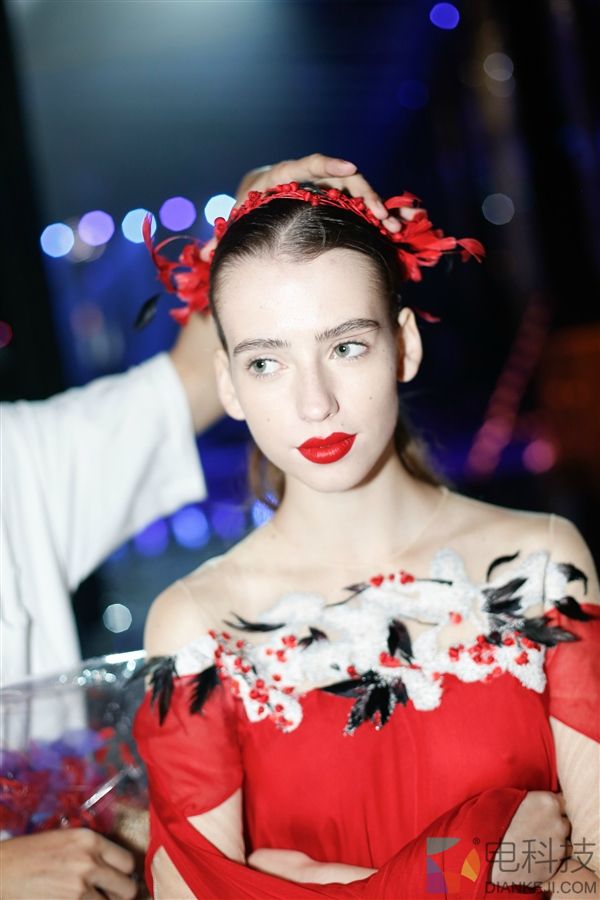 8848钛金手机自曝销量:两年卖了24.8万台