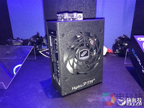 全汉展示Hydro PTM+ 1200W电源：水冷、RGB信仰灯
