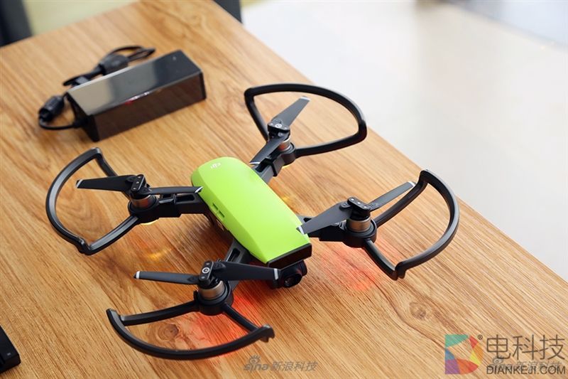 大疆晓Spark无人机上手：小得不可思议