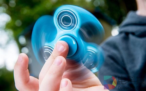 魔性十足：这个科技玩具在国外爆红 国内玩家无视