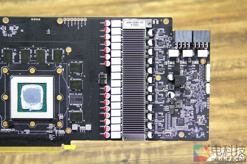 5899元！索泰GTX 1080 Ti PGF评测：卡皇更完美