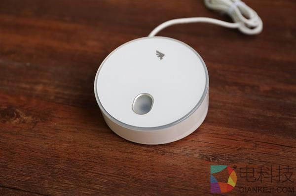 钉钉M1智能考勤机评测:299元 买一个最理解企业的考勤机